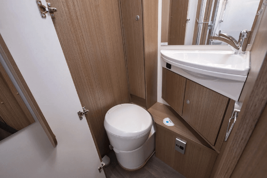 12 - carado t449 interior bathroom toilet high angle