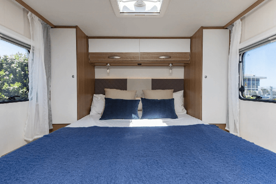 4 - carado t449 interior island bed