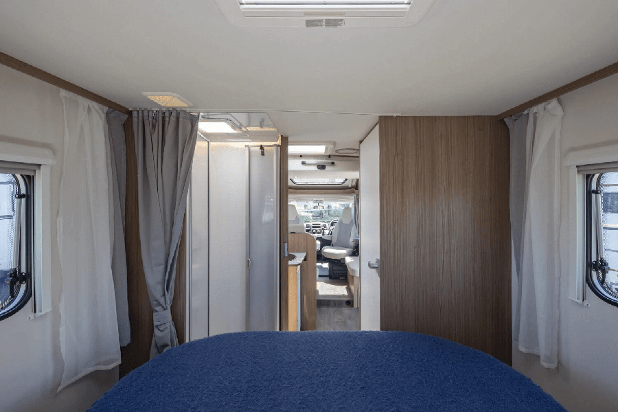 5 - carado t449 interior island bed lookthrough from rear